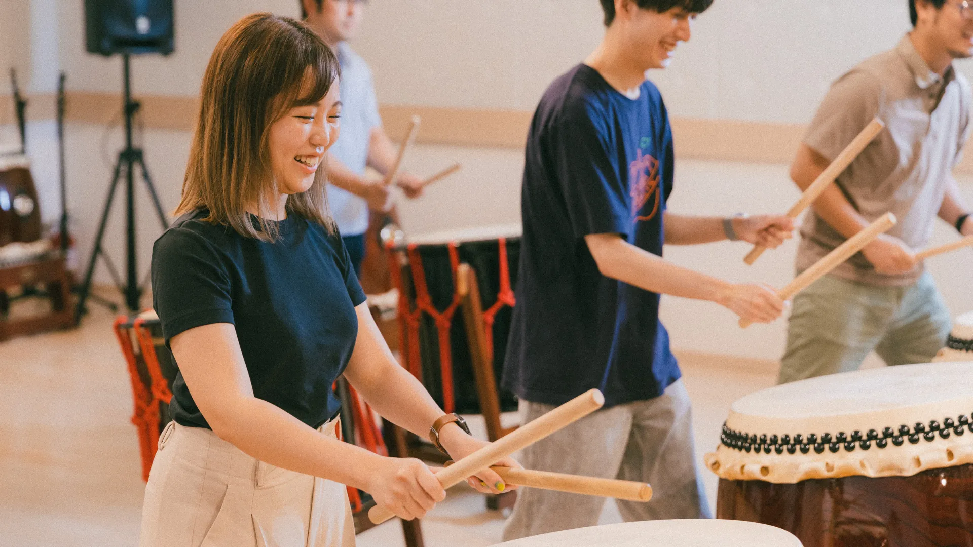 和太鼓を使ってペアやグループで音を合わせて、組織効力感を向上させましょう。