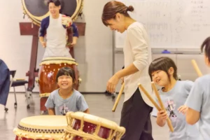 Parents and children enjoying a Japanese drum workshop together