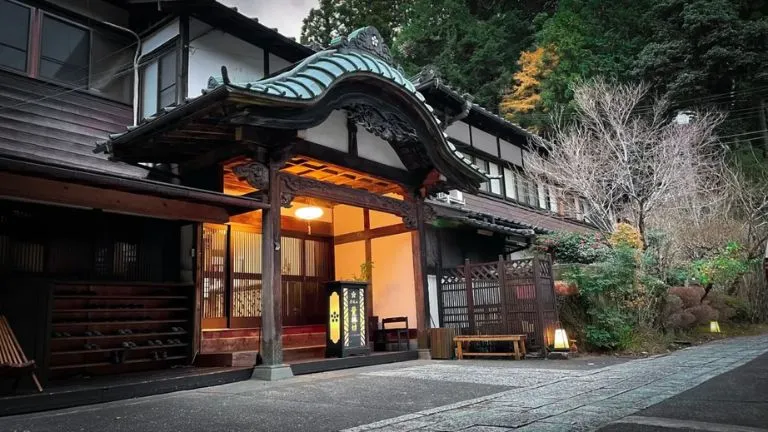 Kakurinbo, a temple lodging with 550 years of history
