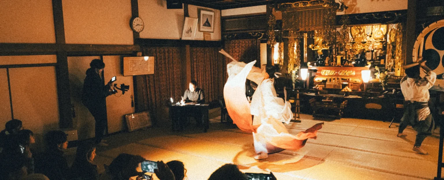Artist-in-residence performance held at a temple lodging in Minobu Town