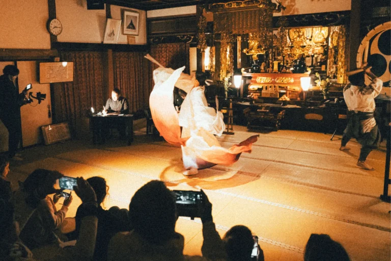 Artist-in-residence performance held at a temple lodging in Minobu Town