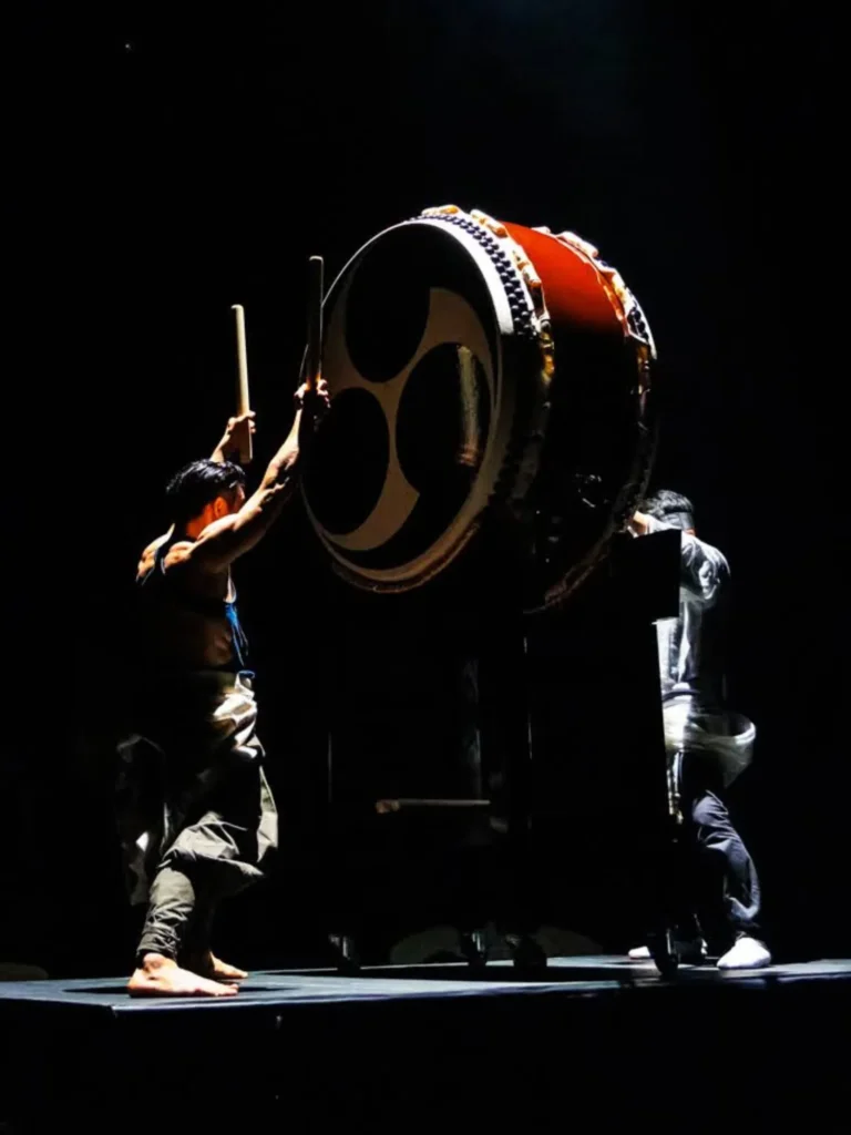 Theatrical performances of Japanese instruments with stage direction