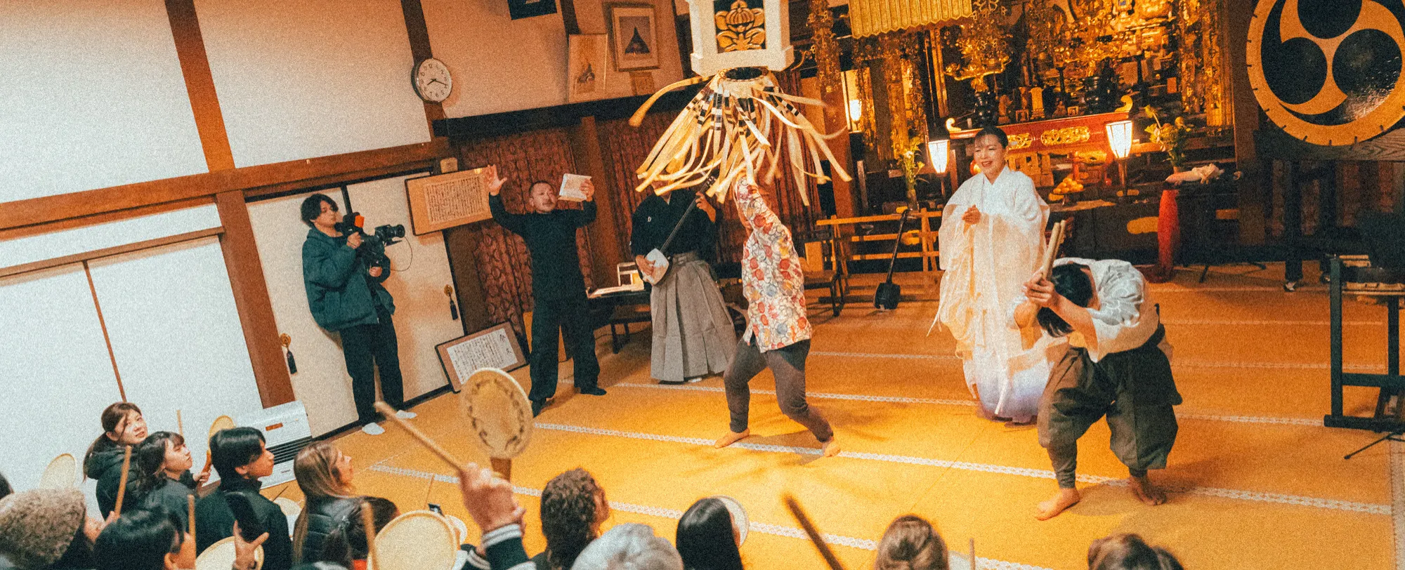 Artist-in-residence performance held at a temple lodging in Minobu Town