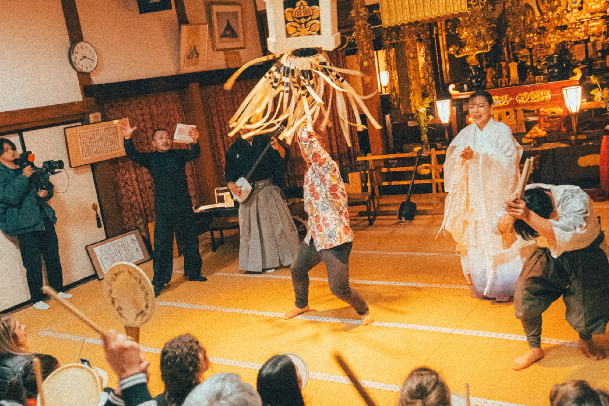 Artist-in-residence performance held at a temple lodging in Minobu Town