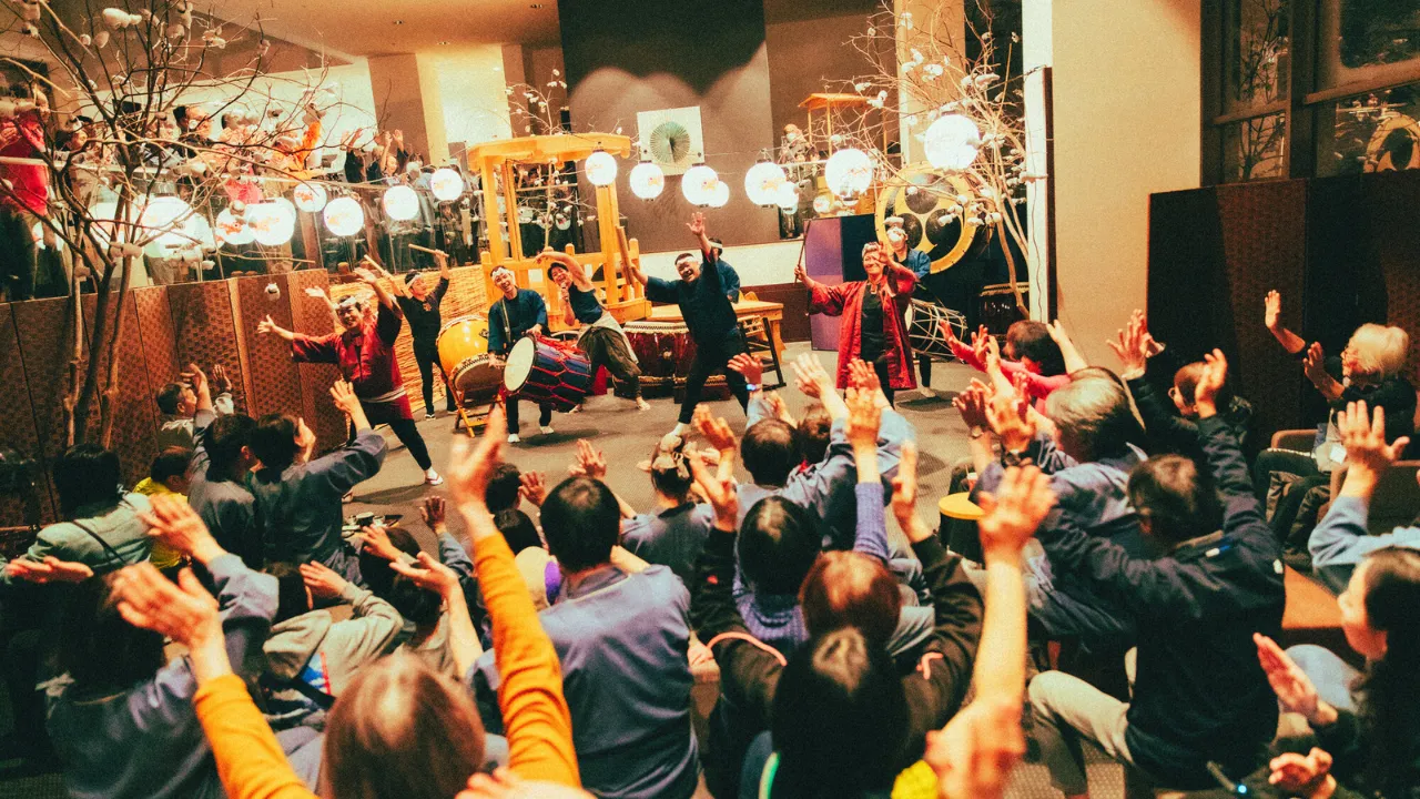 Artists performing at the hotel and guests enjoying the event