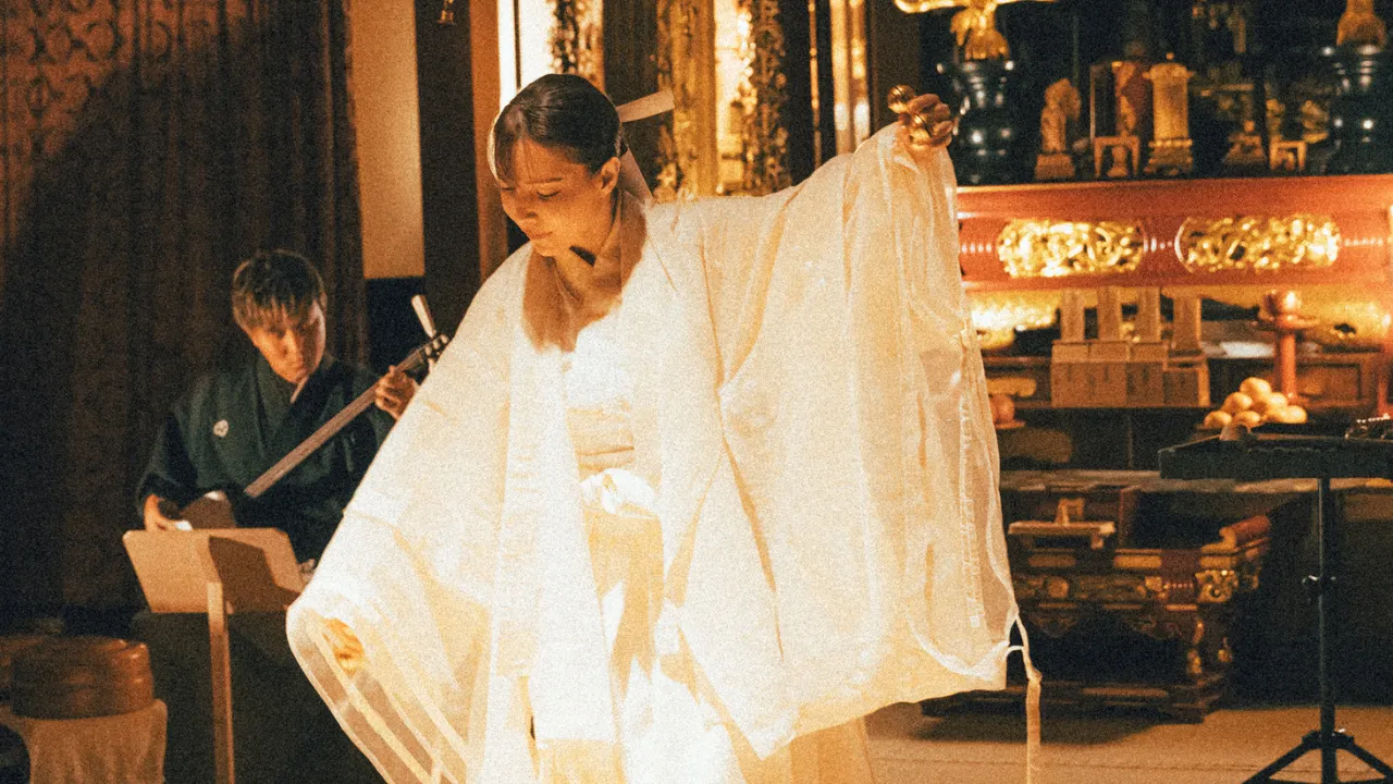 MICEインバウンド顧客向けに特別に創作された日本舞踊パフォーマンスを披露している様子