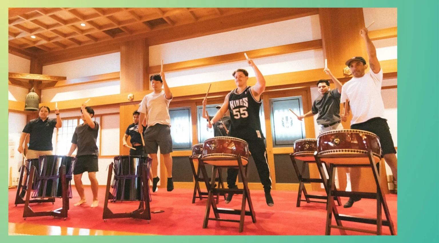 Corporate team building taiko game “Yamabiko,” where participants deepen mutual understanding and communication through rhythm