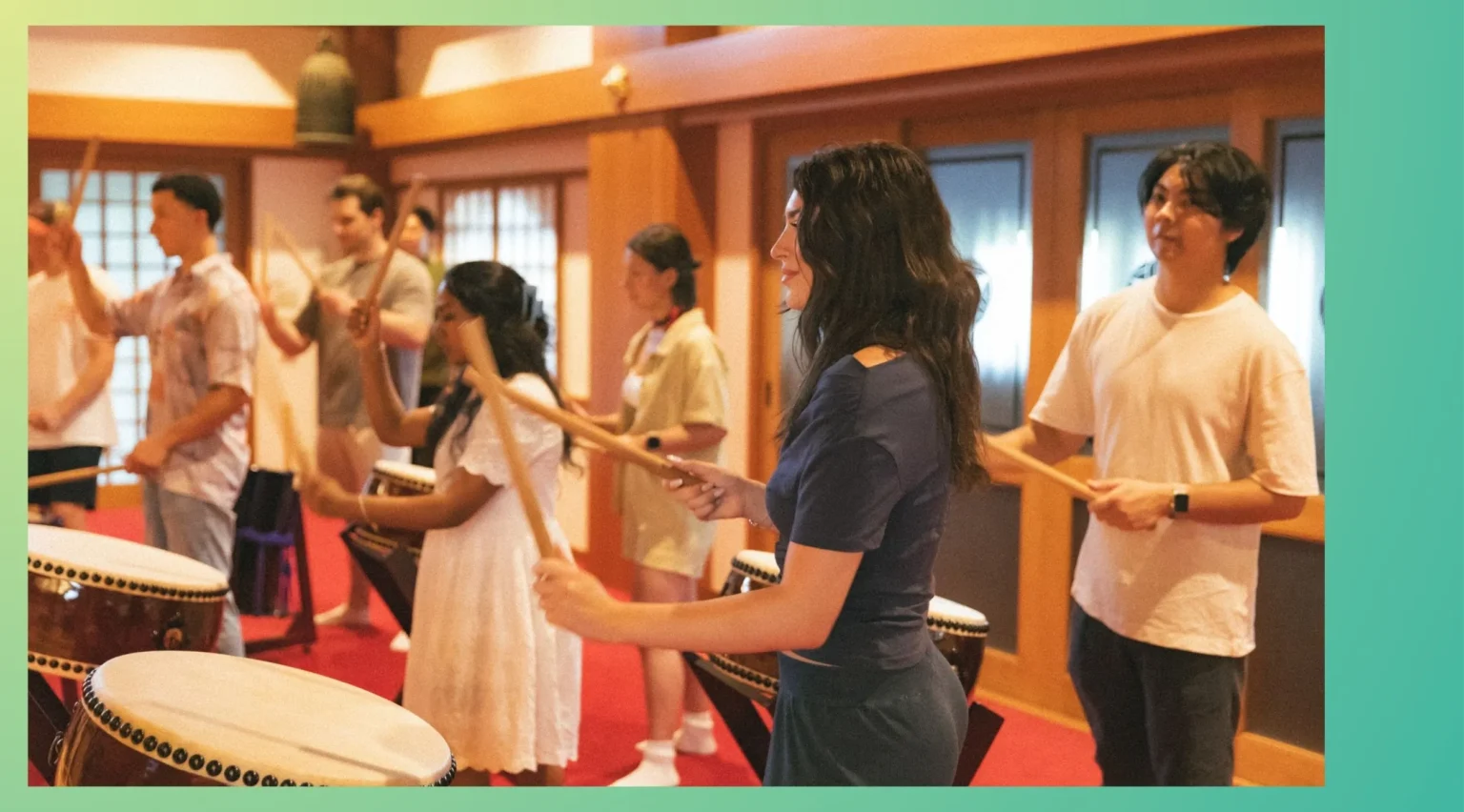 Participants experiencing Japanese taiko culture while achieving corporate team building, deepening their sense of unity and accomplishment